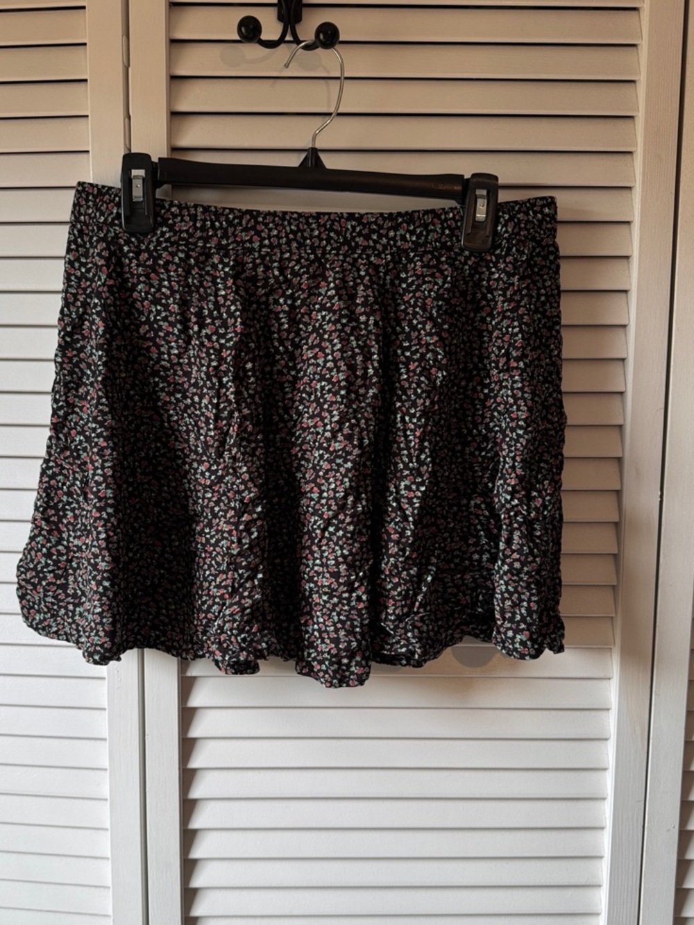 American Eagle Outfitters Black Floral Skater Mini Skirt